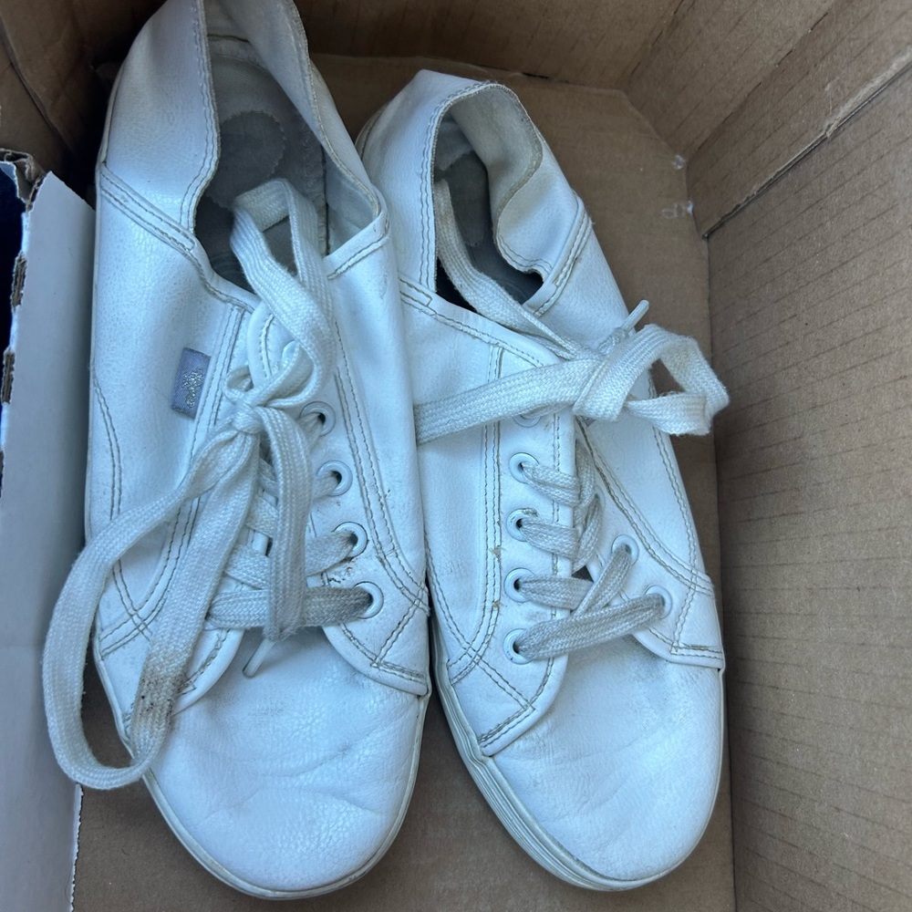 Source Unknown White Women's Athletic Sneakers